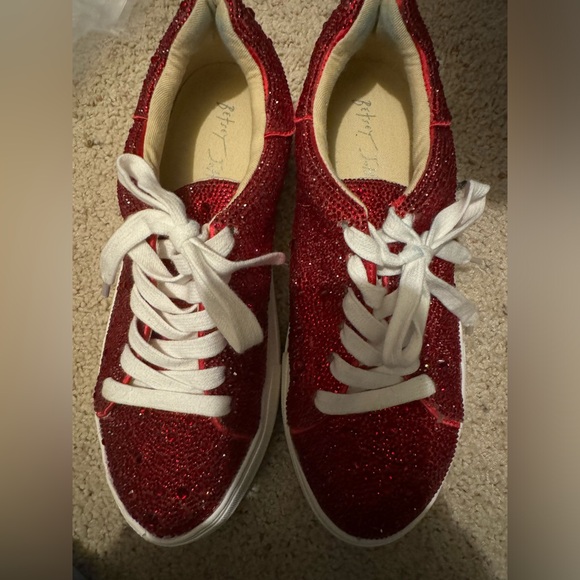Fuchsia Betsy Johnson platform sneakers. - Picture 1 of 3